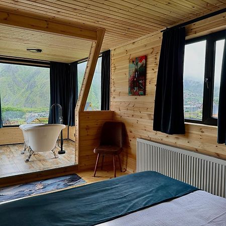 Kazbegi Inn Cottages Экстерьер фото