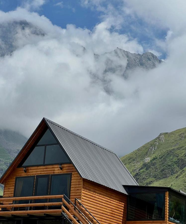 Kazbegi Inn Cottages Экстерьер фото