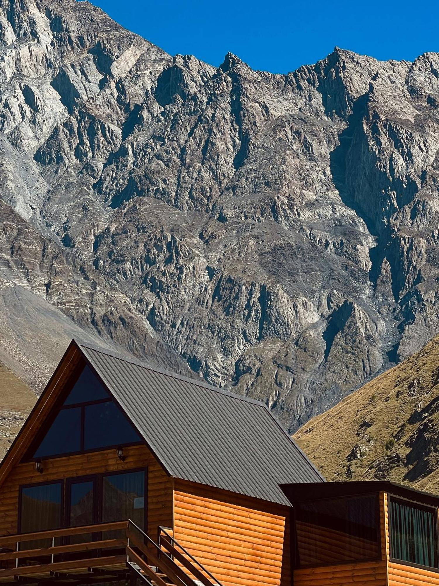 Kazbegi Inn Cottages Экстерьер фото