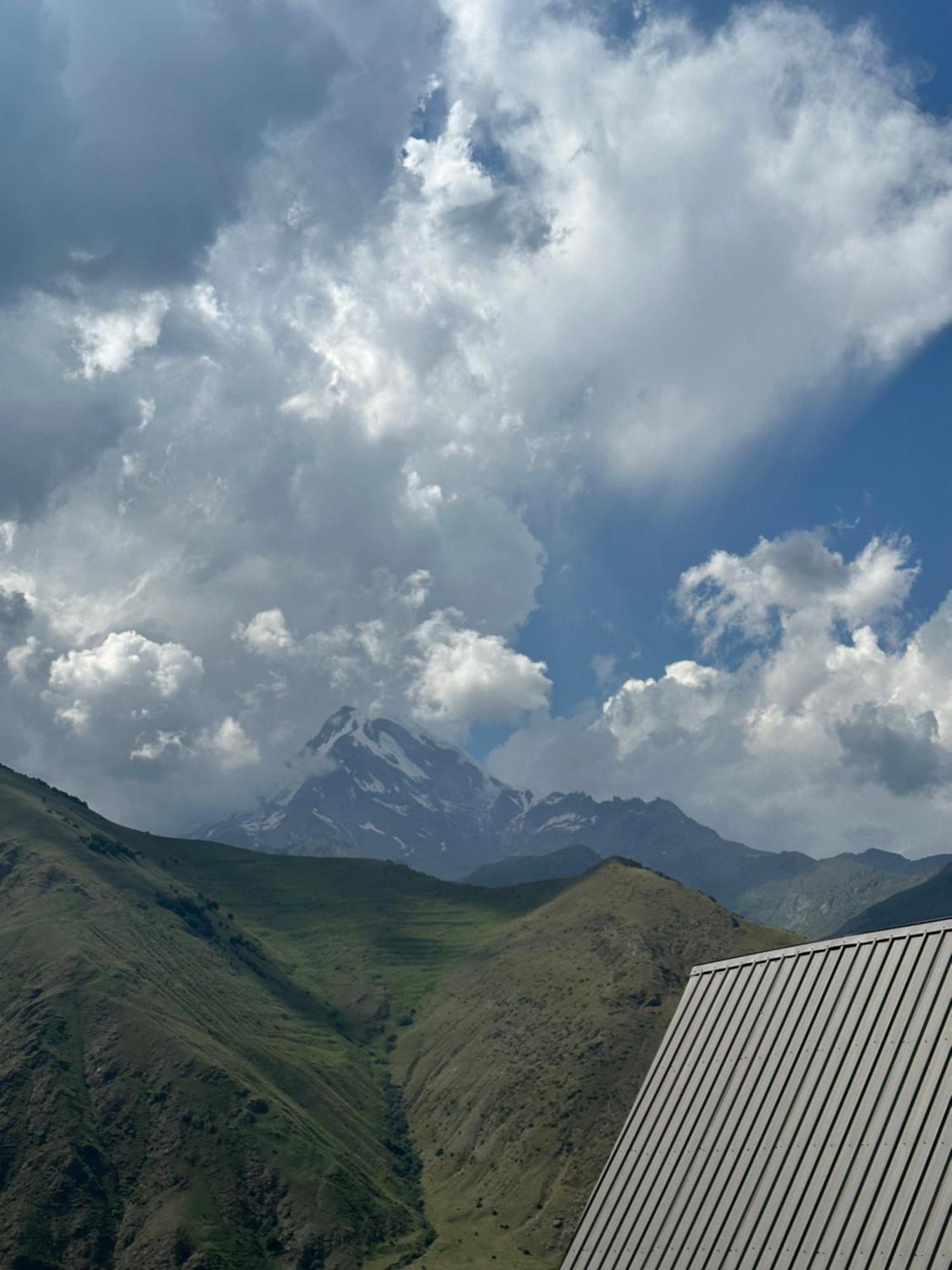 Kazbegi Inn Cottages Экстерьер фото