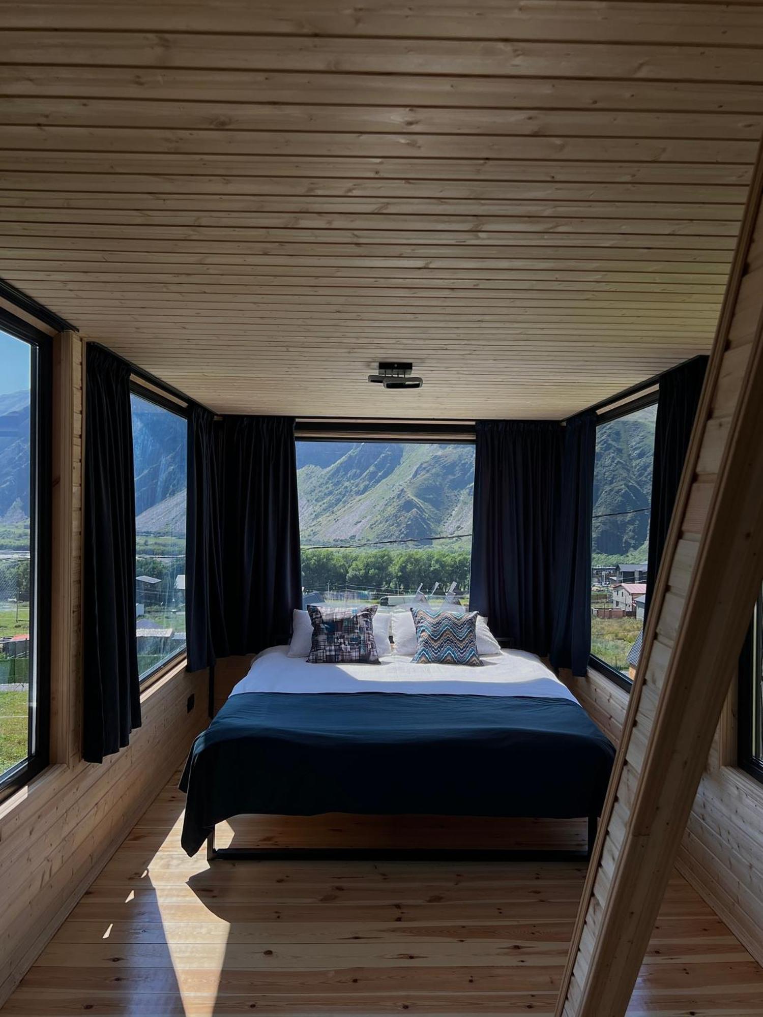 Kazbegi Inn Cottages Экстерьер фото