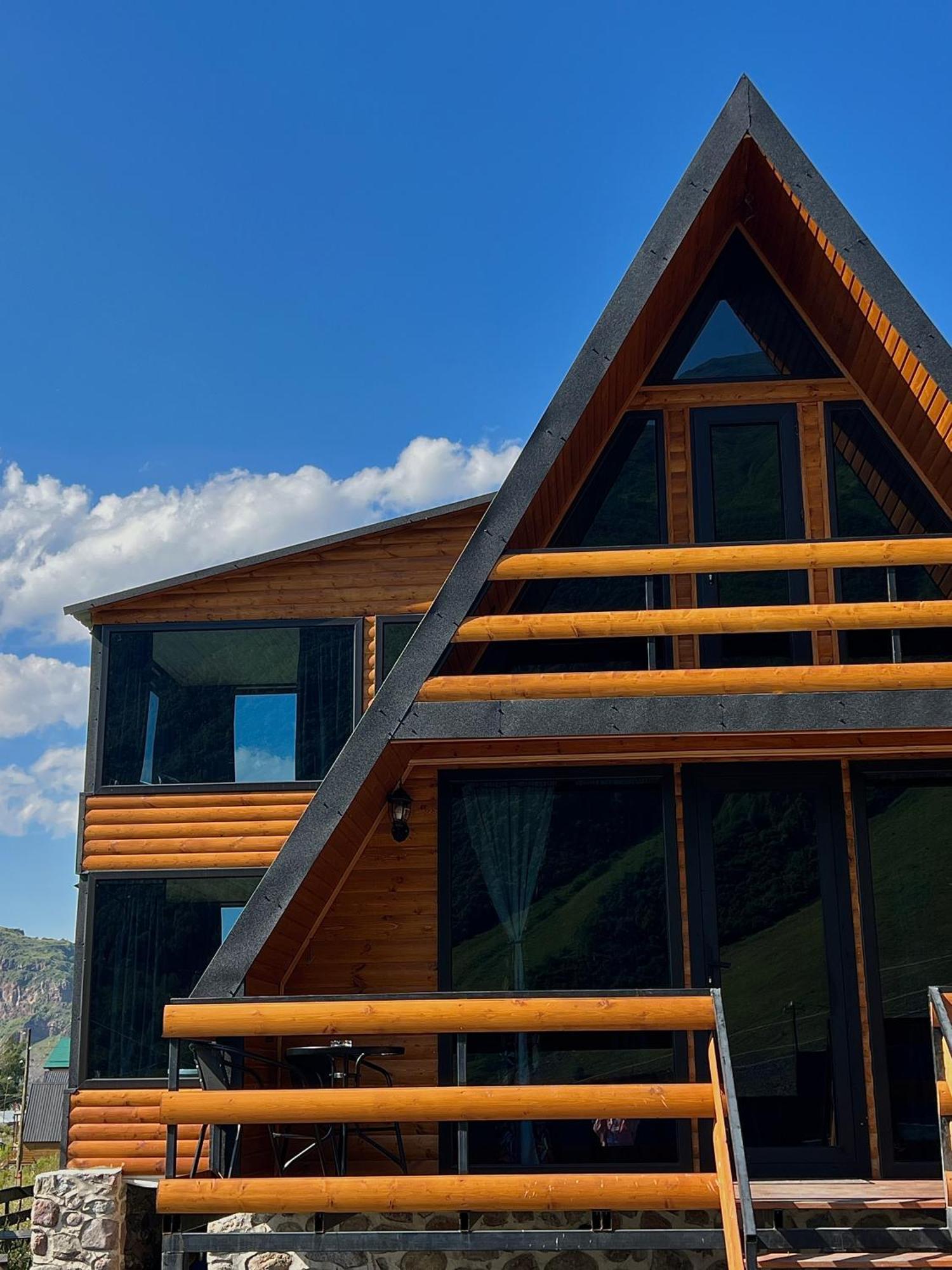 Kazbegi Inn Cottages Экстерьер фото