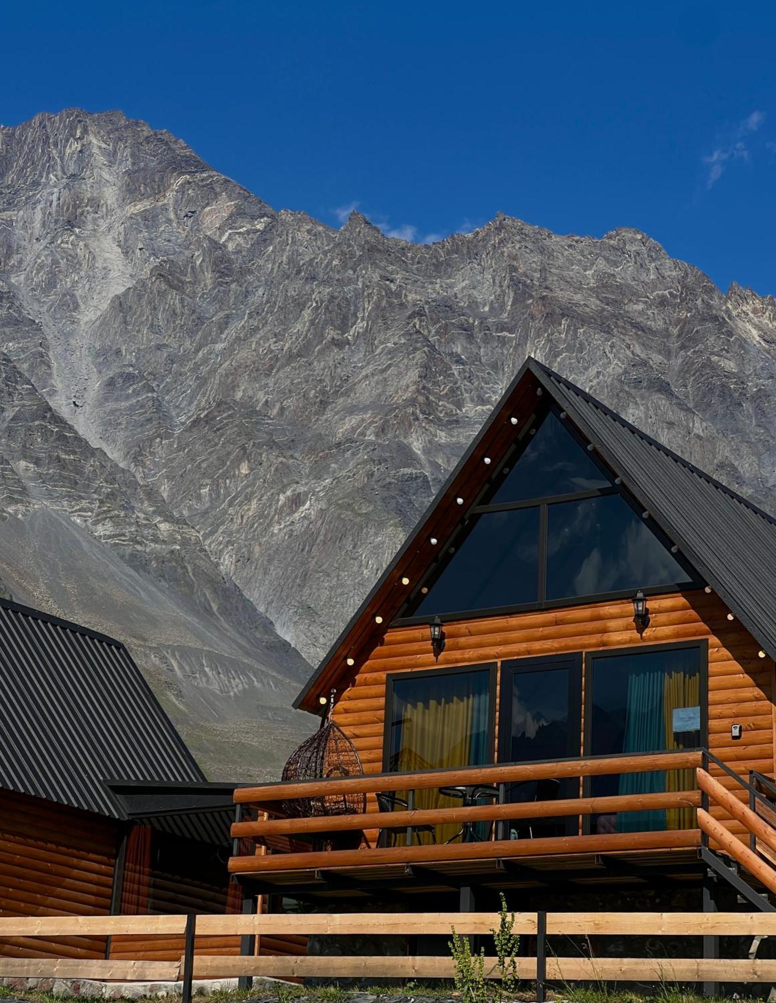Kazbegi Inn Cottages Экстерьер фото