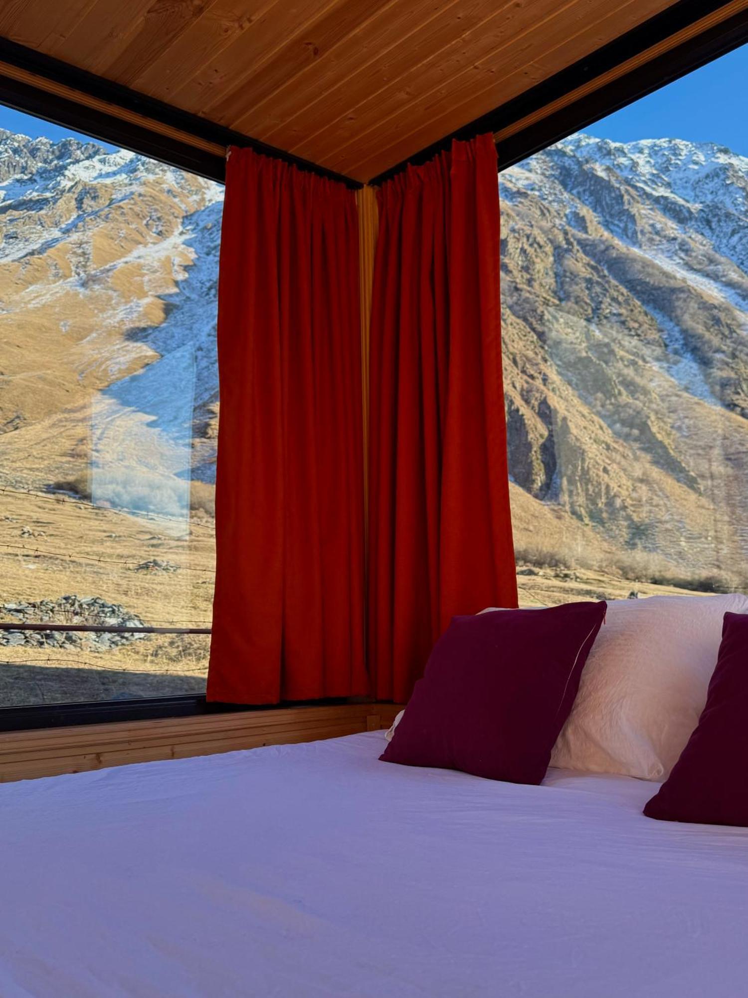 Kazbegi Inn Cottages Экстерьер фото