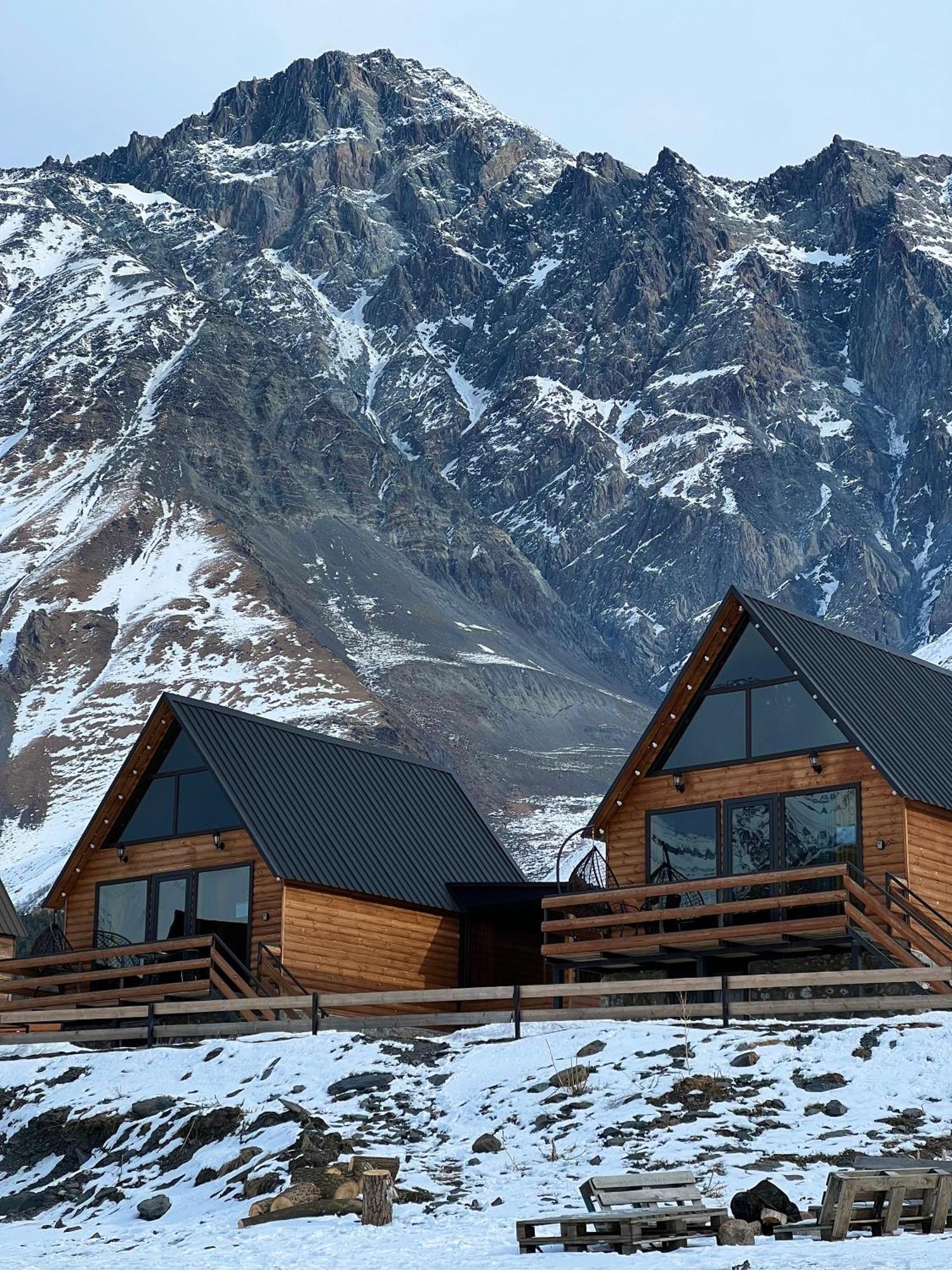Kazbegi Inn Cottages Экстерьер фото