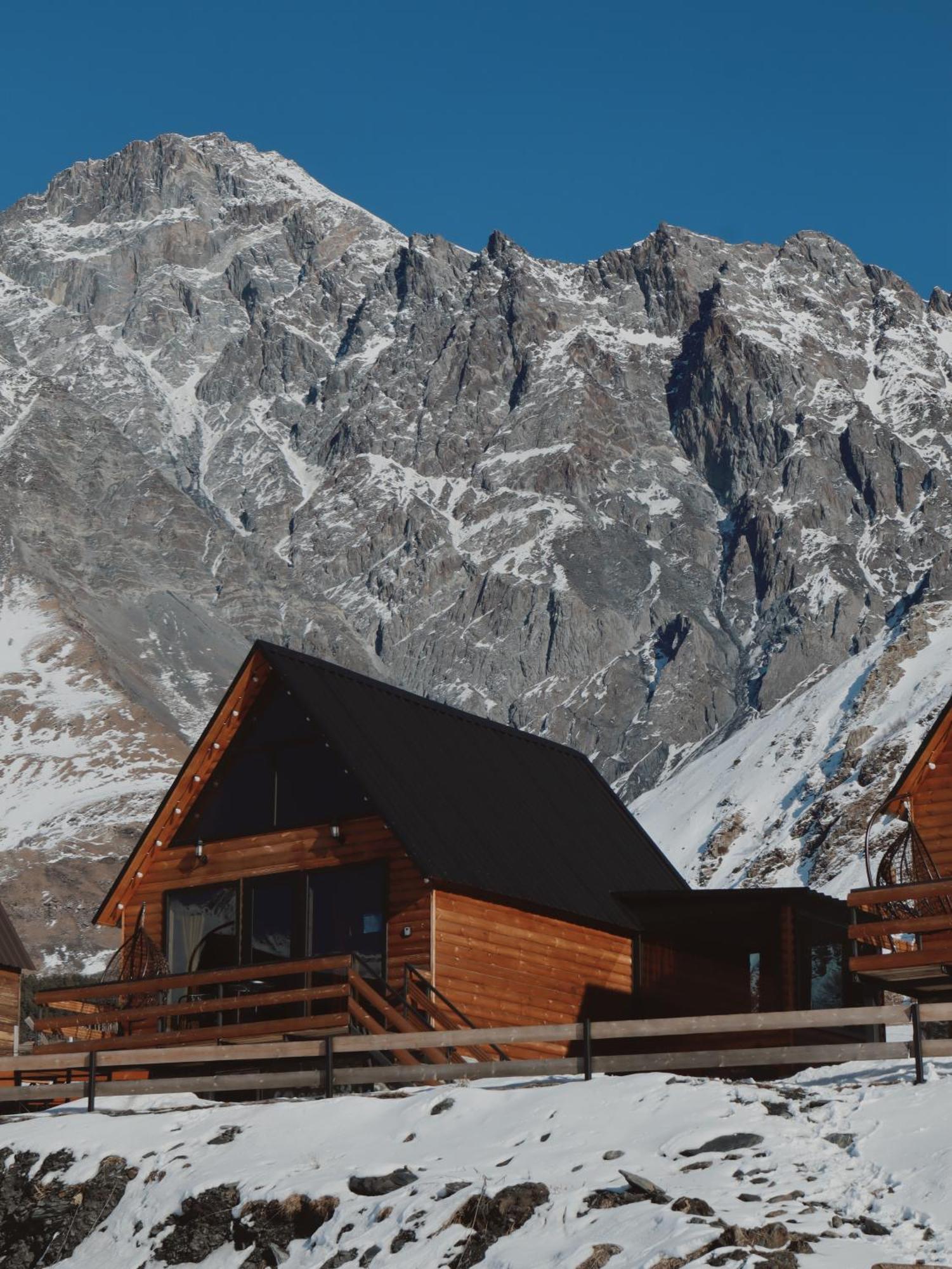 Kazbegi Inn Cottages Экстерьер фото