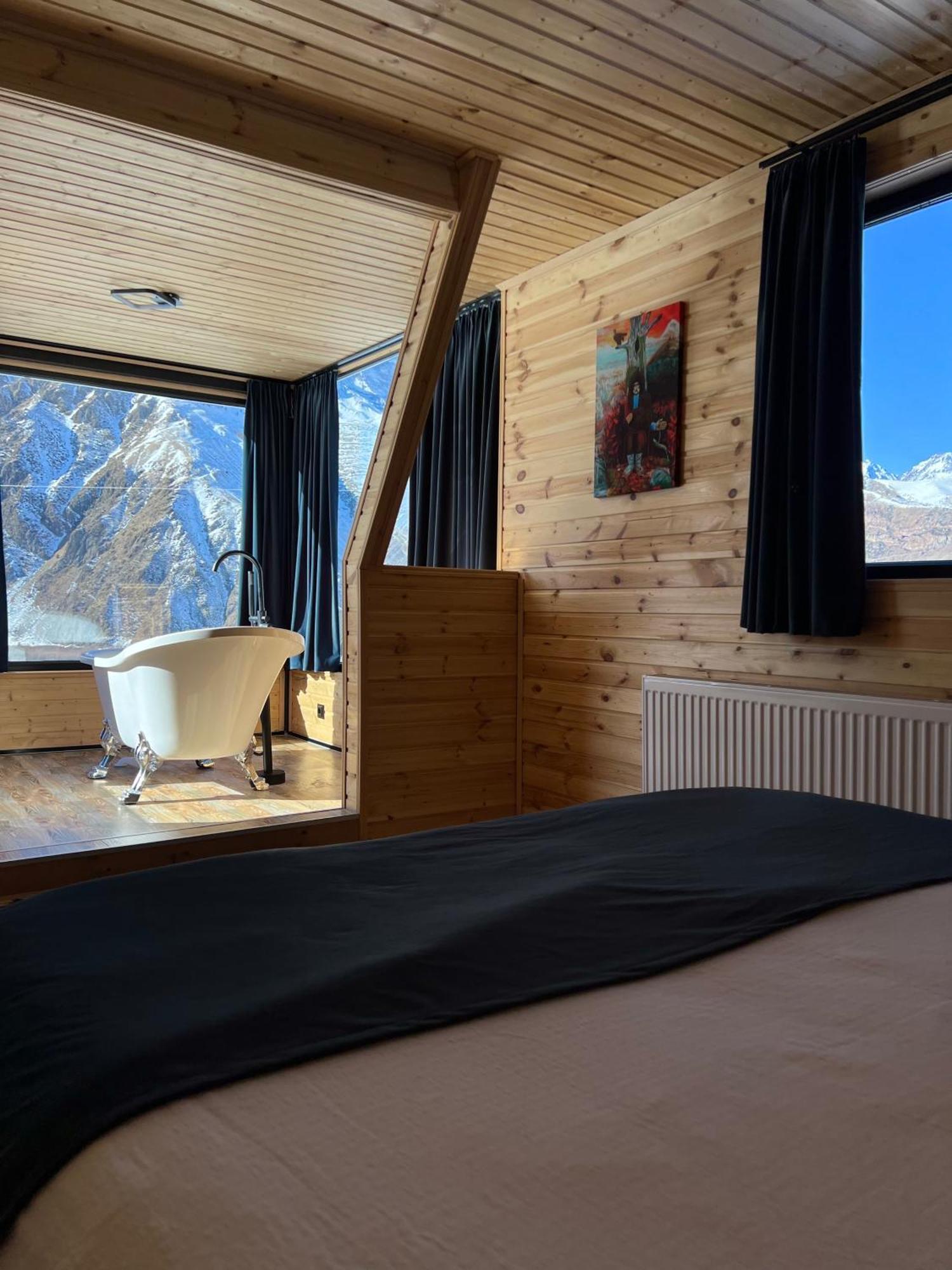 Kazbegi Inn Cottages Экстерьер фото